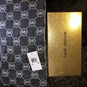 MICHAEL KORS infinity scarf!!